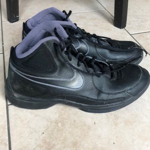 Men’s Nike tennis shoes